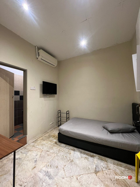 Working place in Paradigm Mall 🛍️? Fully Furnished Room attached private bathroom 💯RM0 Deposit