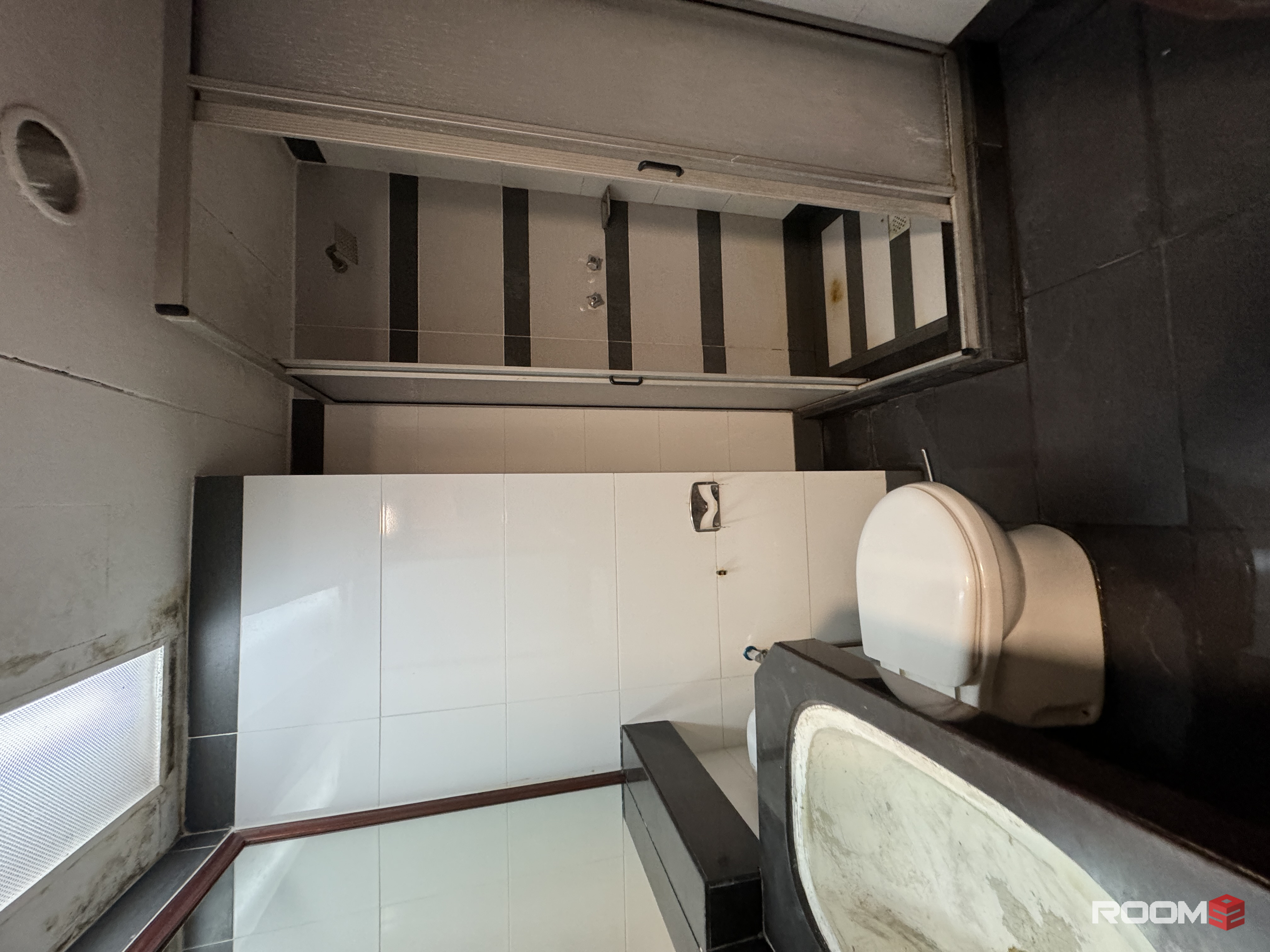 LIMITED Queen Size Bed Room with Private Bathroom @ 3 mins walk to Monorail Chow Kit 🛏️ 4 Stations to Bukit Bintang