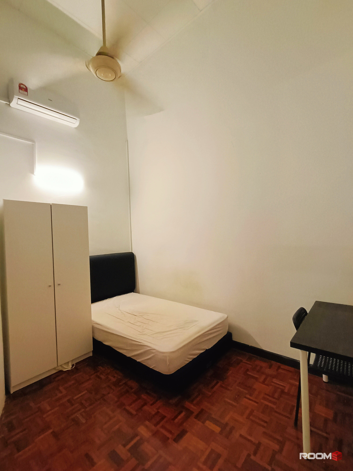 🏡💥READY TO MOVE IN 🎀BANDAR UTAMA MIDDLE ROOM FOR RENT 🎏🎏NEAR CENTRE POINT BU 🎀