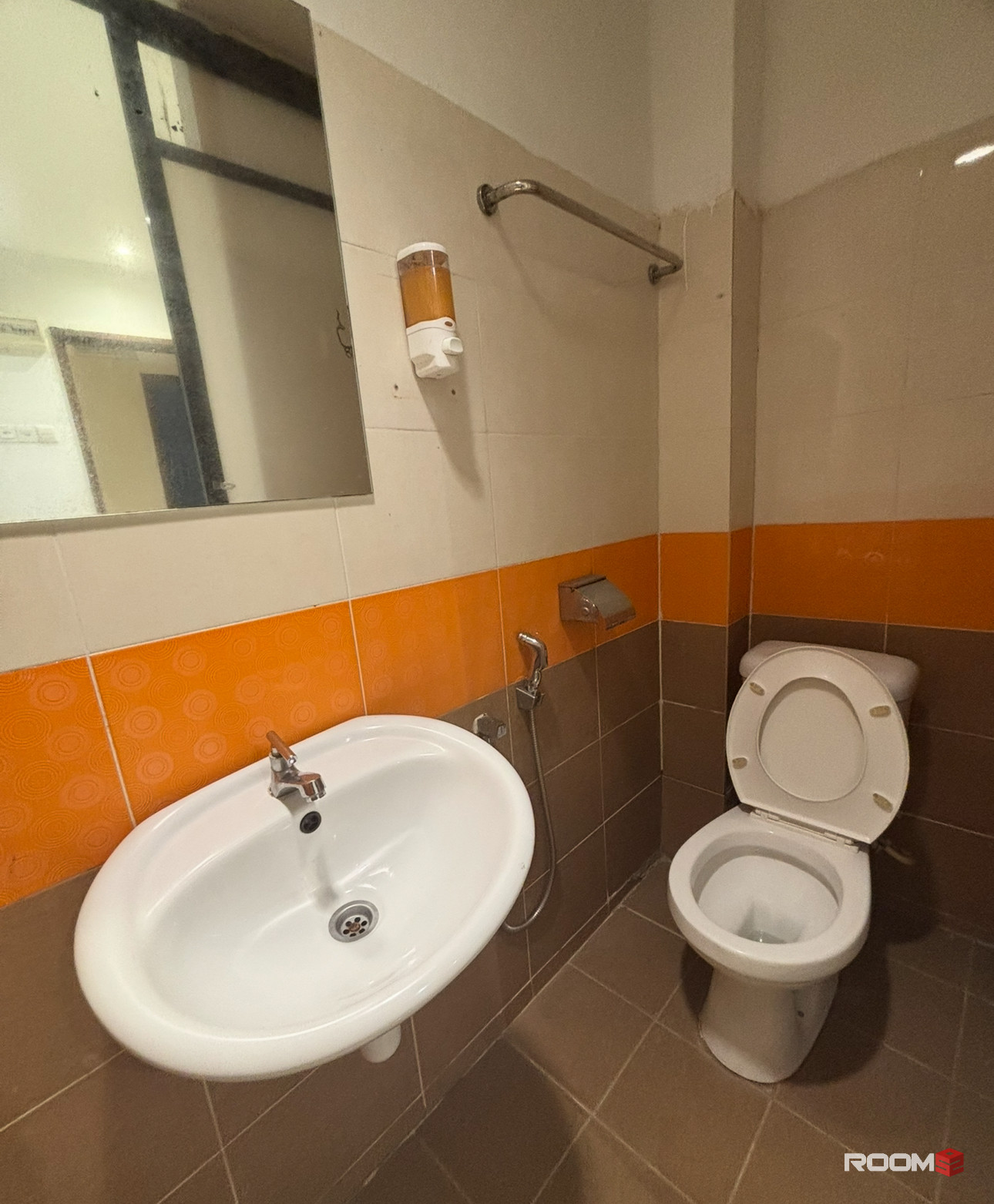 ✅IMMEDIATE MOVE IN‼️💰LOW DEPOSIT MASTER ROOM🛁🚶🏻‍♂️NEAR TO MRT KAJANG🚄