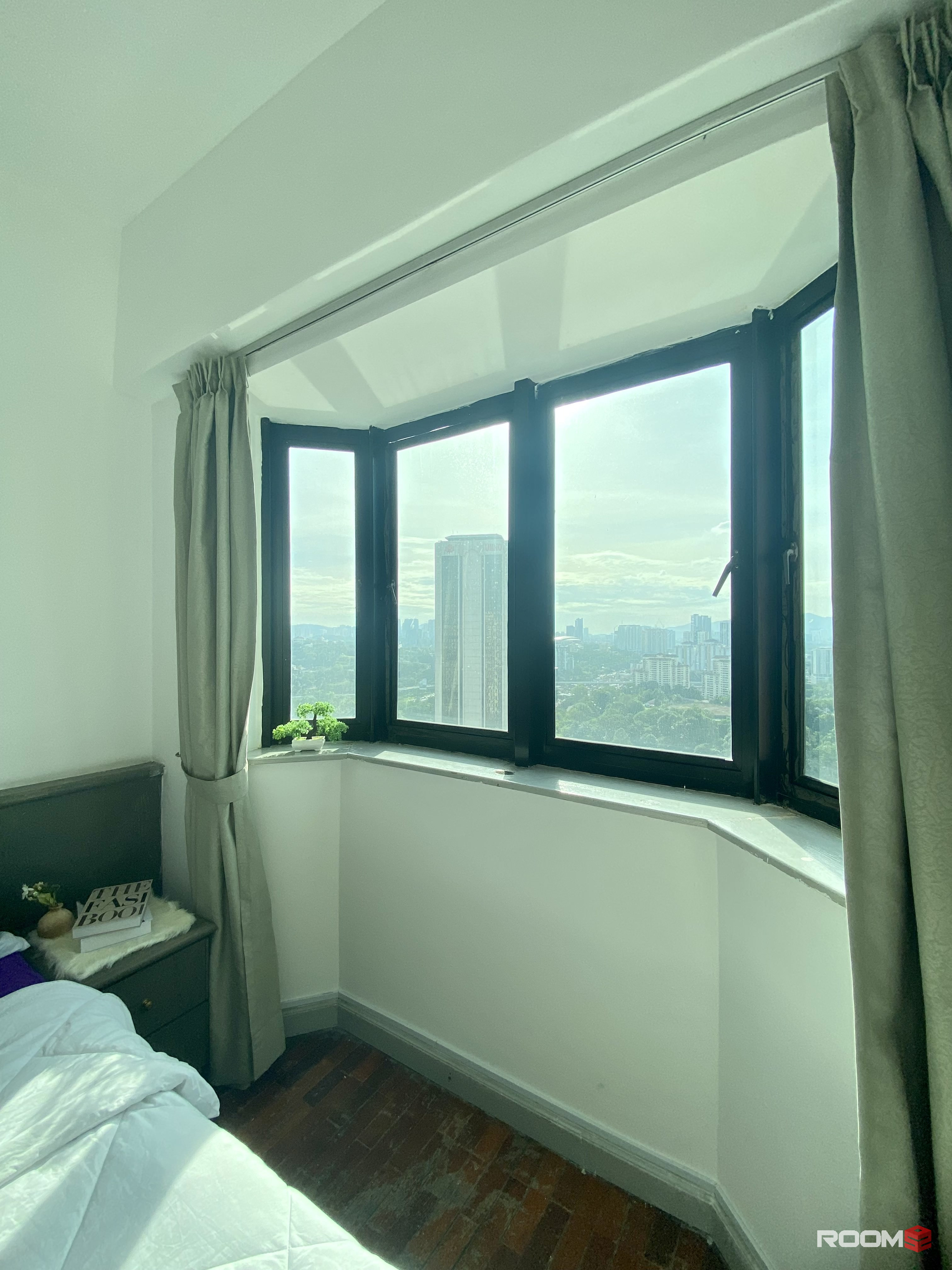 ZERO DEPOSIT✅🔥 [MEDIUM ROOM] Only 1 mins walk to LRT PWTC Station & Sunway Putra Mall [KL City Area]
