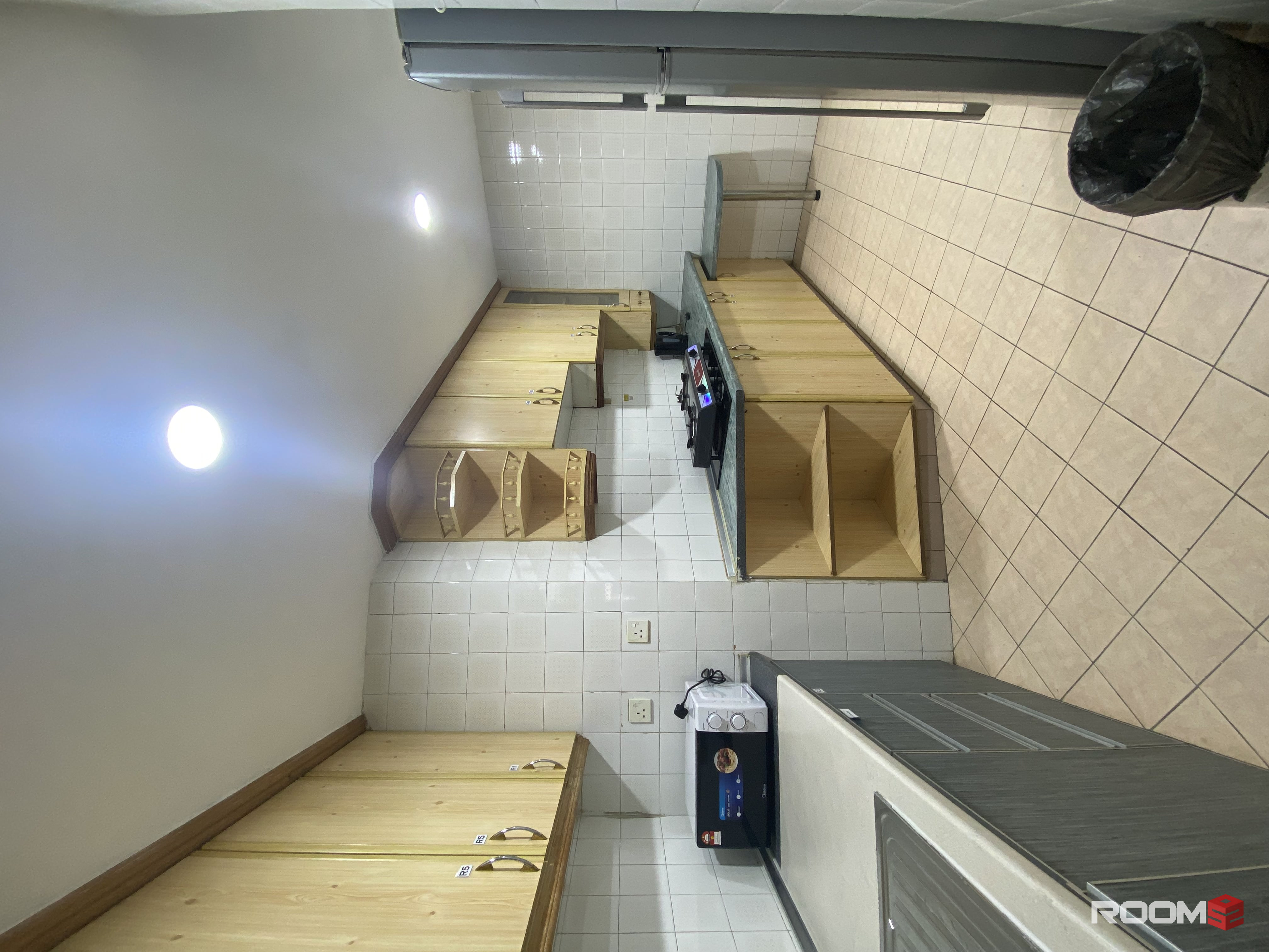 📢MEDIUM LARGE ROOM @3 Mins Walk to LRT PWTC & Sunway Putra Mall [Bistari Condominium PWTC] (KL Center Area)