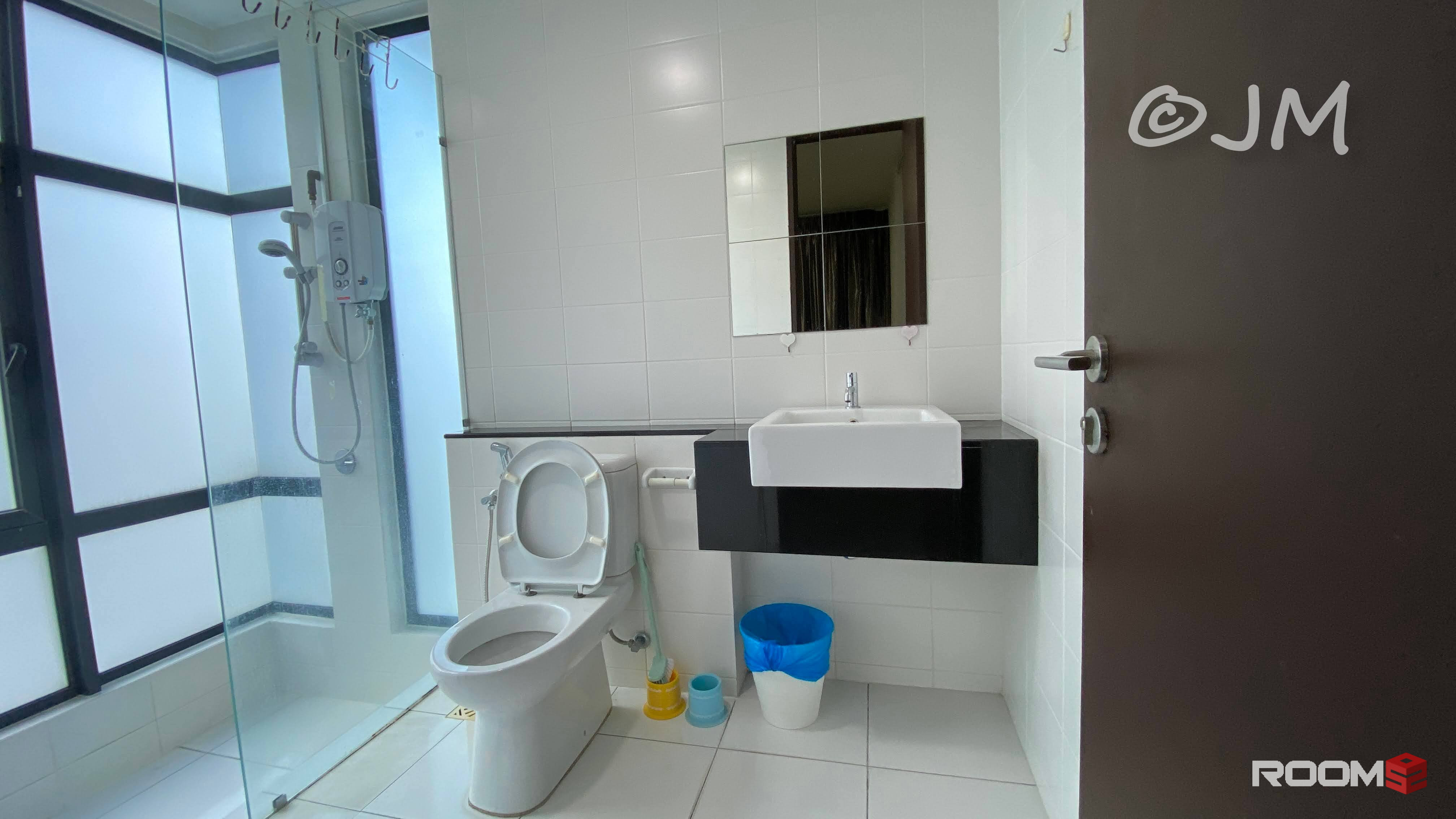 Trefoil Master Bedroom with Attached bathroom