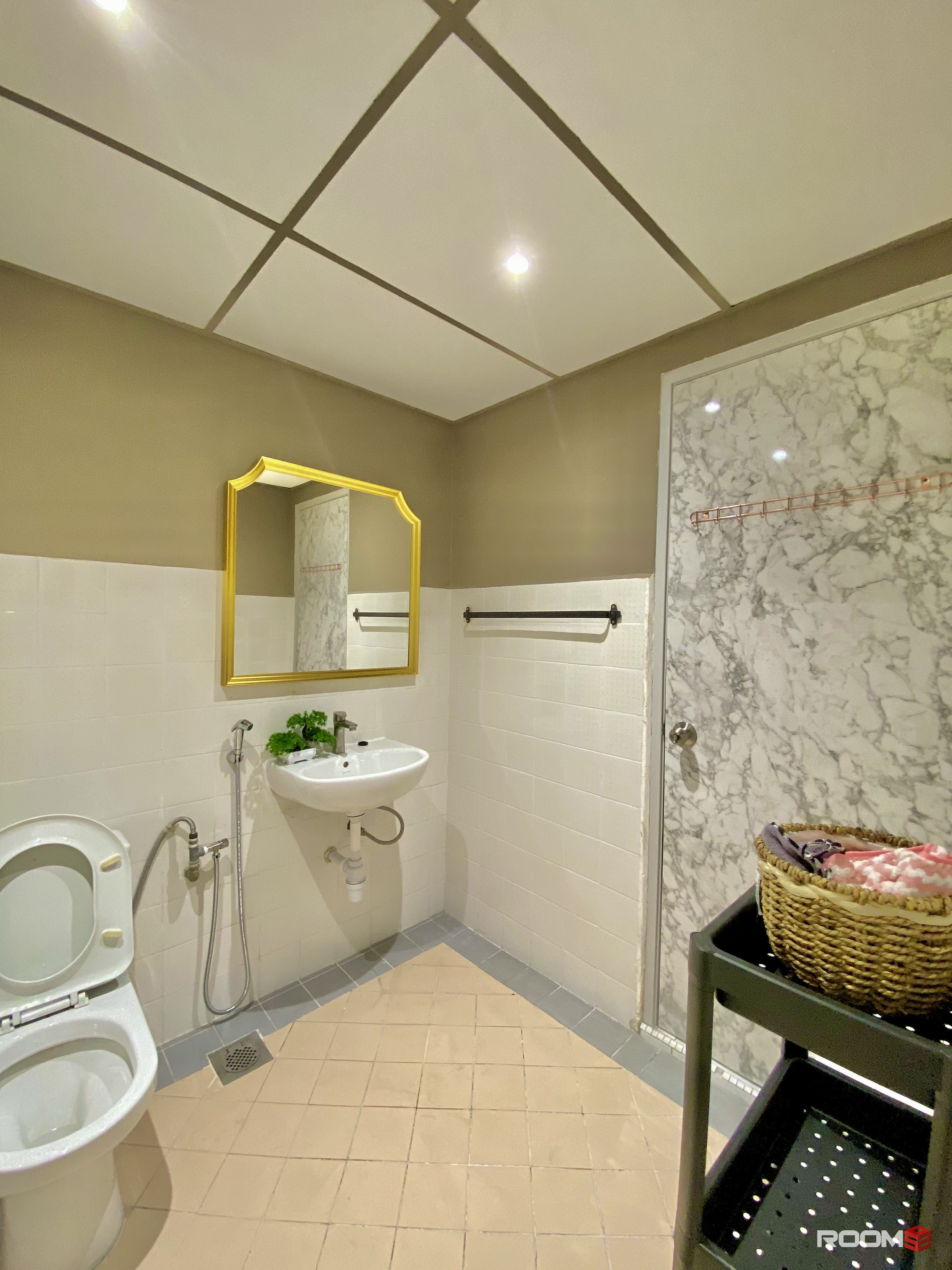 [FEMALE SINGLE ROOM] 1 Mins walk to LRT PWTC & Sunway Putra Mall @PWTC [KL City Centre Area]