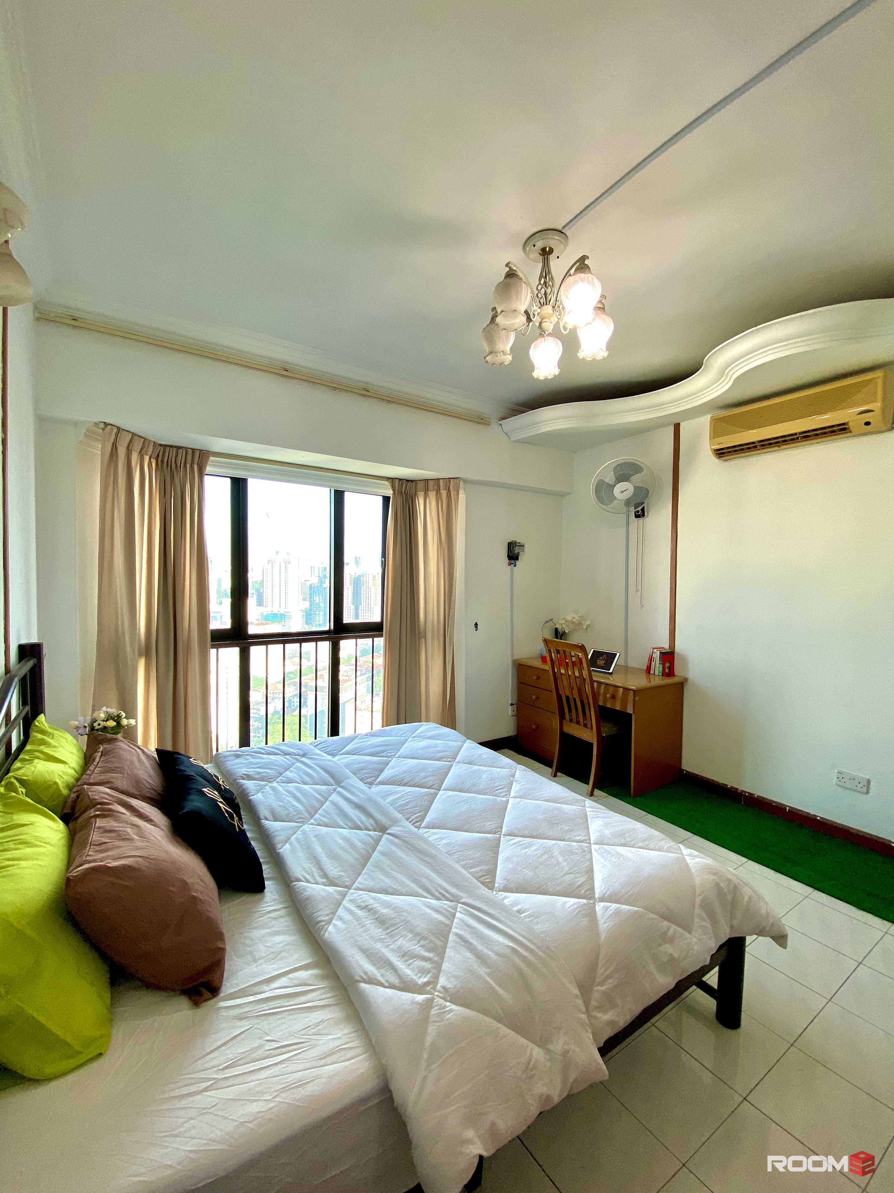 📢MEDIUM LARGE ROOM @3 Mins Walk to LRT PWTC & Sunway Putra Mall [Bistari Condominium PWTC] (KL Center Area)