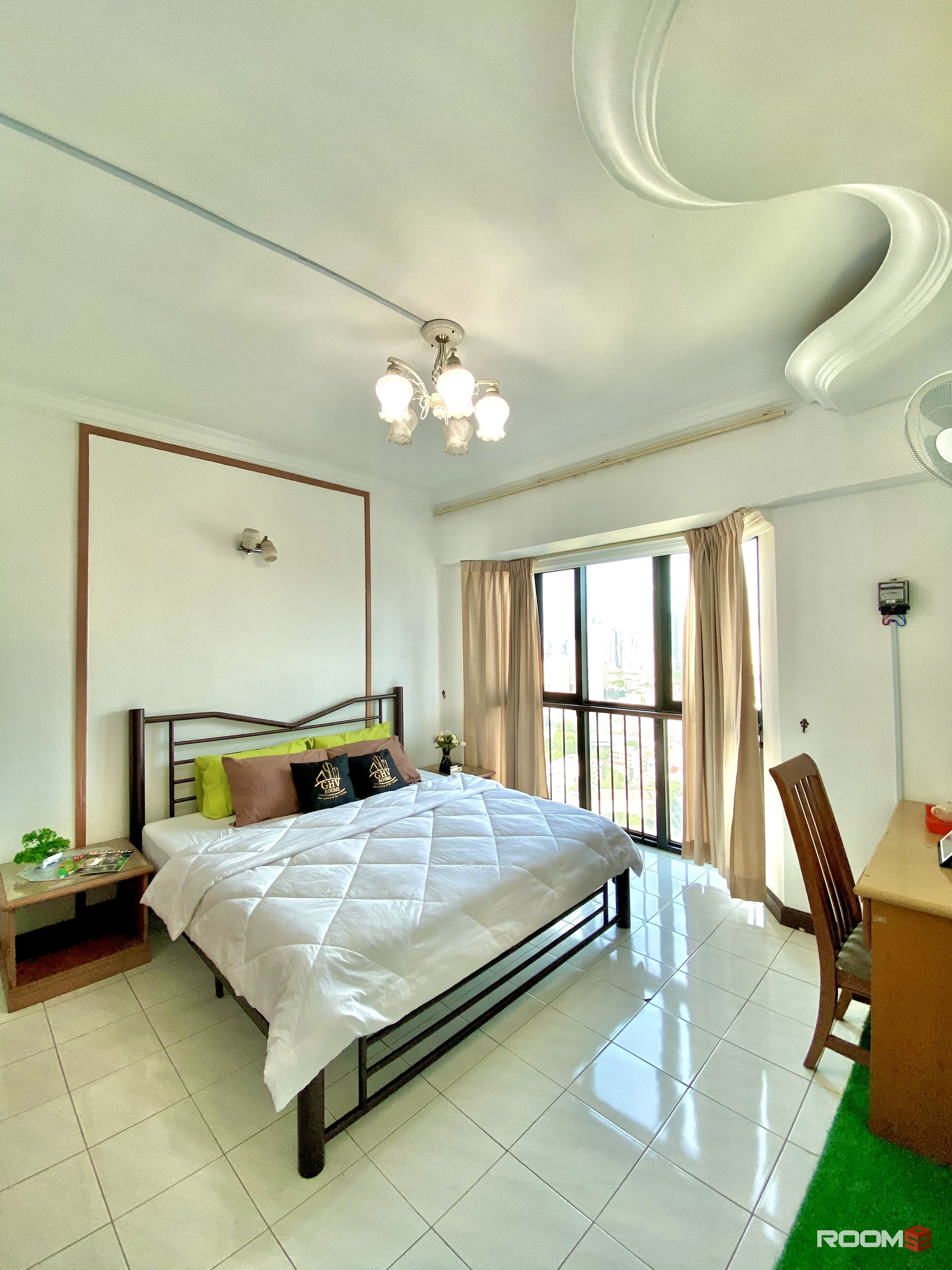 📢MEDIUM LARGE ROOM @3 Mins Walk to LRT PWTC & Sunway Putra Mall [Bistari Condominium PWTC] (KL Center Area)