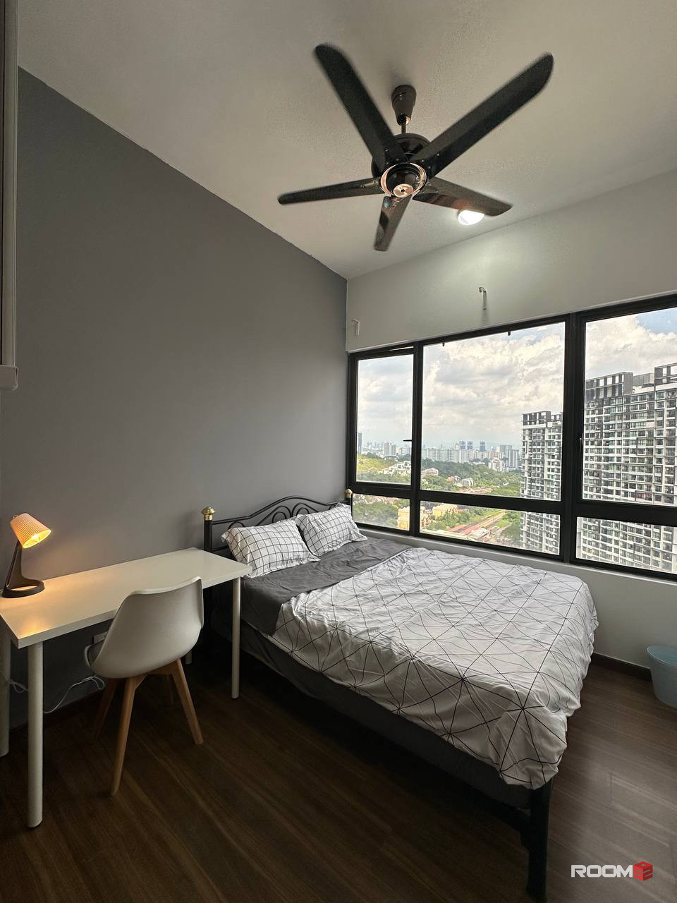 Fully Furnished Middle Room w Air CON ❄️ KL VIEWS ✅ @ The Petalz, Old Klang Road