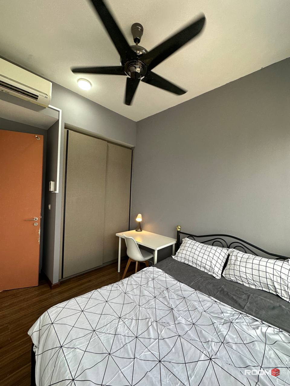 Beautiful Middle Room w KL View ✅ FREE Utilities 📶 Monthly Cleaning 🧹@ Petalz Residence, Old Klang Road