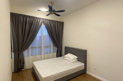 5mins to MidValley - Walk in Closet Master Room
