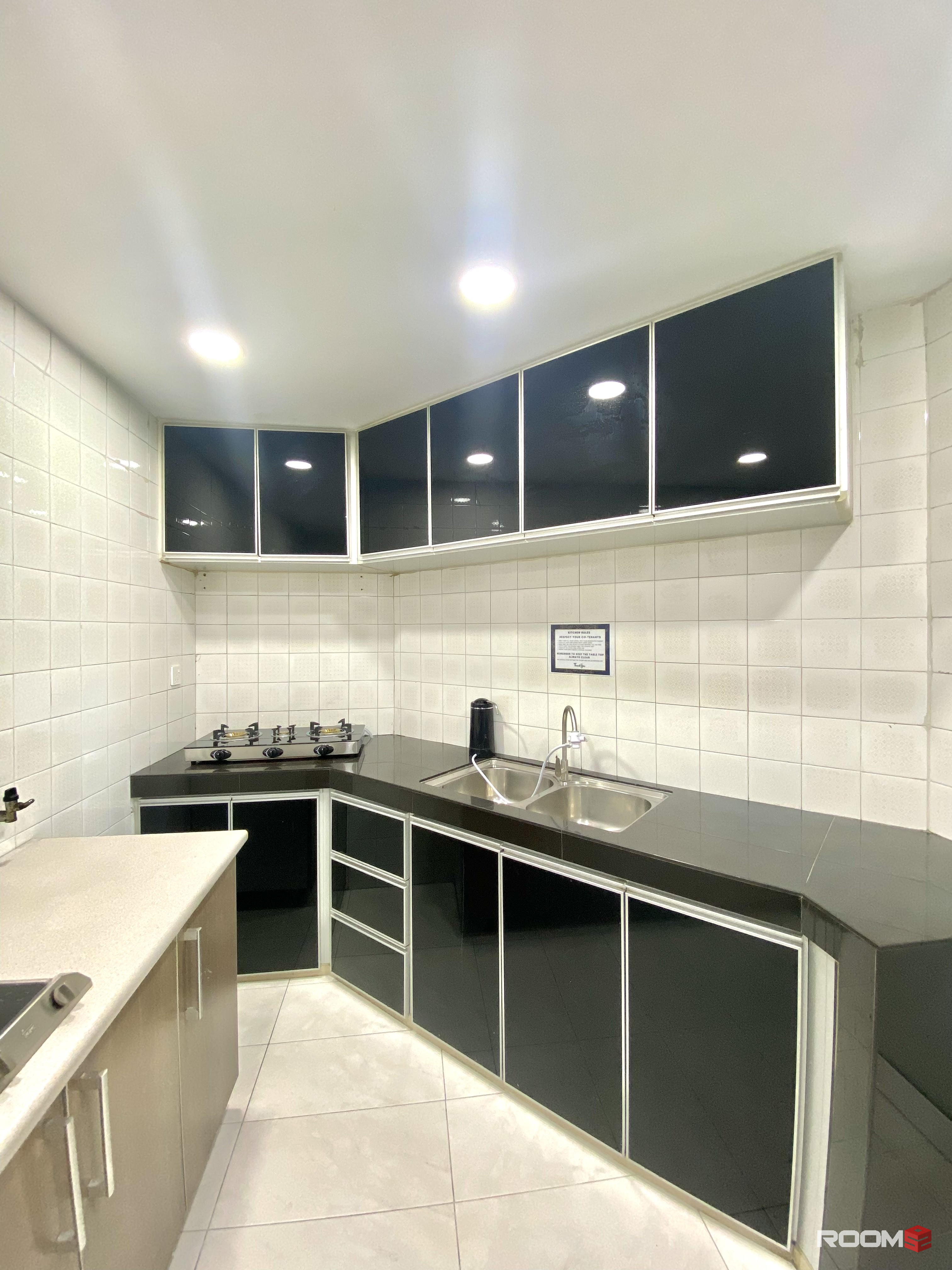 [SINGLE ROOM] 3 Mins walk to LRT PWTC & Sunway Putra Mall @Bistari Condominium PWTC [KL City Centre Area]