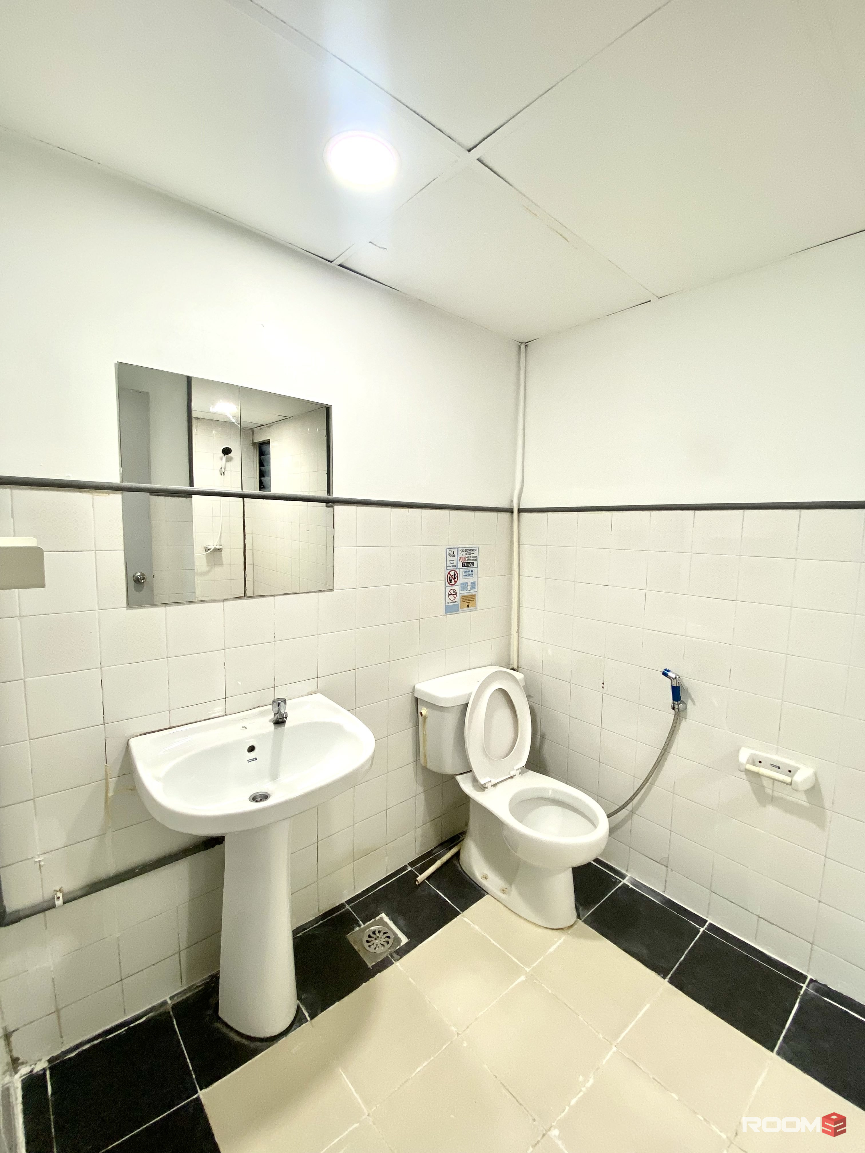 [SINGLE ROOM] 3 Mins walk to LRT PWTC & Sunway Putra Mall @PWTC [KL City Centre Area]