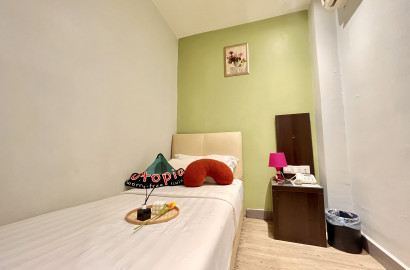 Zero Deposit Double Single Middle room for rent in Swing & Pilliows @ Petaling Street Kuala Lumpur City Centre