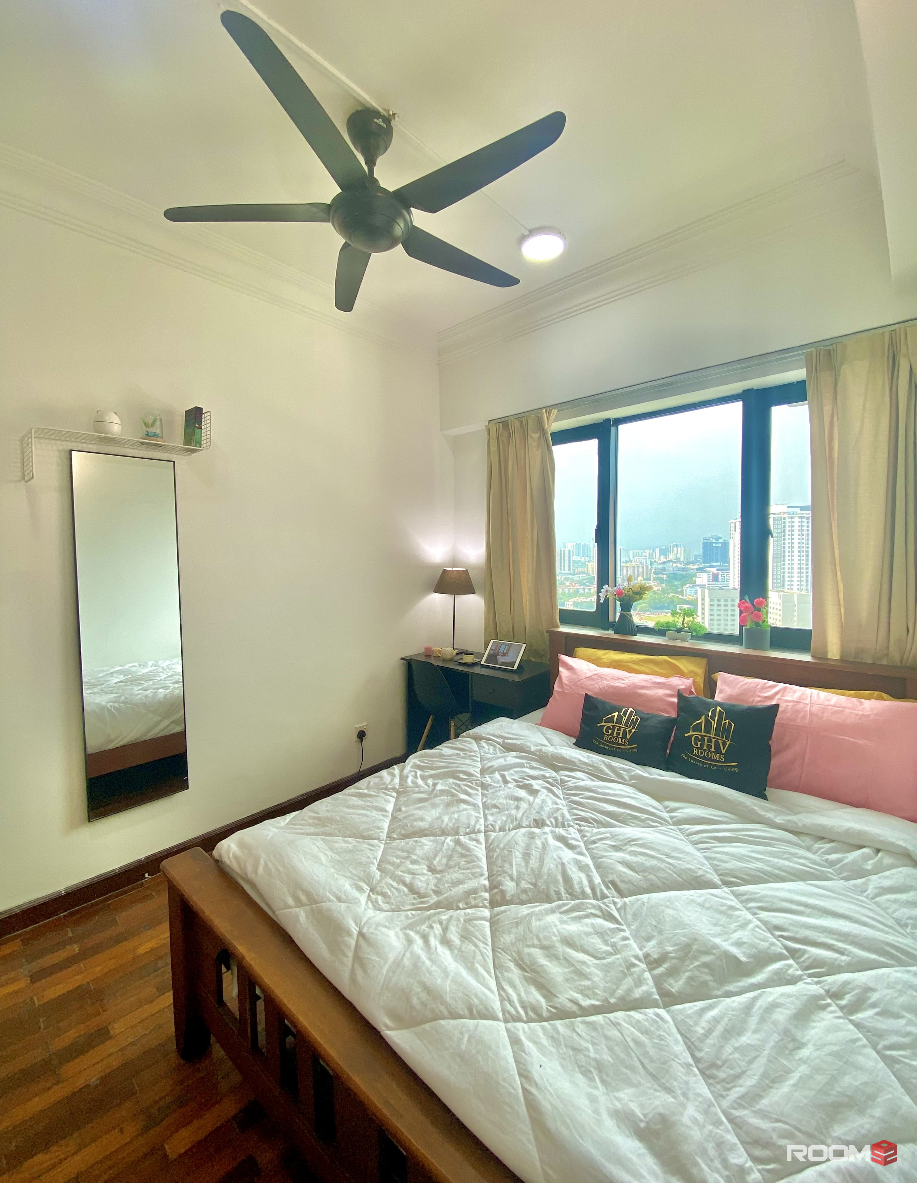 [FEMALE MEDIUM ROOM] 3 Mins walk to LRT PWTC & Sunway Putra Mall @PWTC [KL City Centre Area]