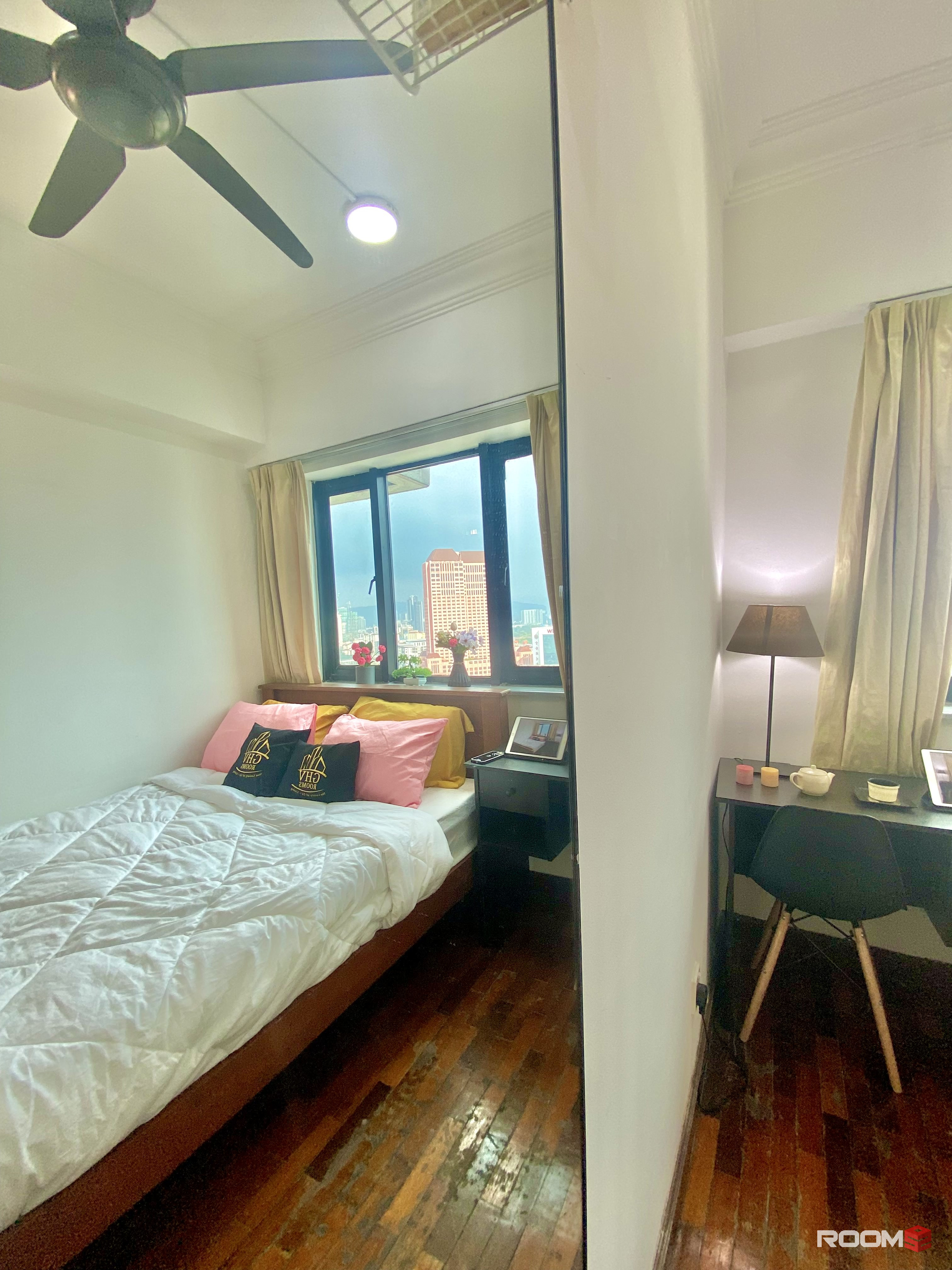 [FEMALE MEDIUM ROOM] 3 Mins walk to LRT PWTC & Sunway Putra Mall @PWTC [KL City Centre Area]