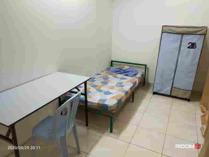 Middle Room Rent in Bandar Puchong Jaya Easy Access IOI Mall / LRT Station 🚡