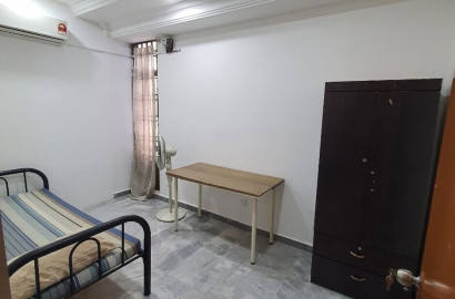 Middle Room at Ridzuan Condominium, Bandar Sunway