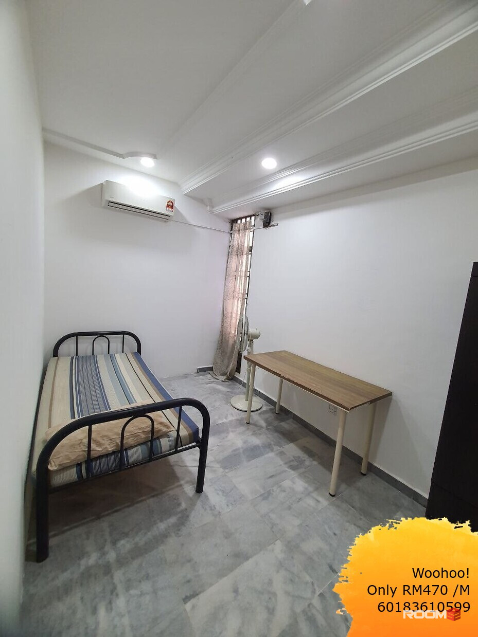 Middle Room at Ridzuan Condominium, Bandar Sunway