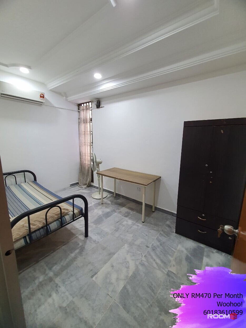 Middle Room at Ridzuan Condominium, Bandar Sunway