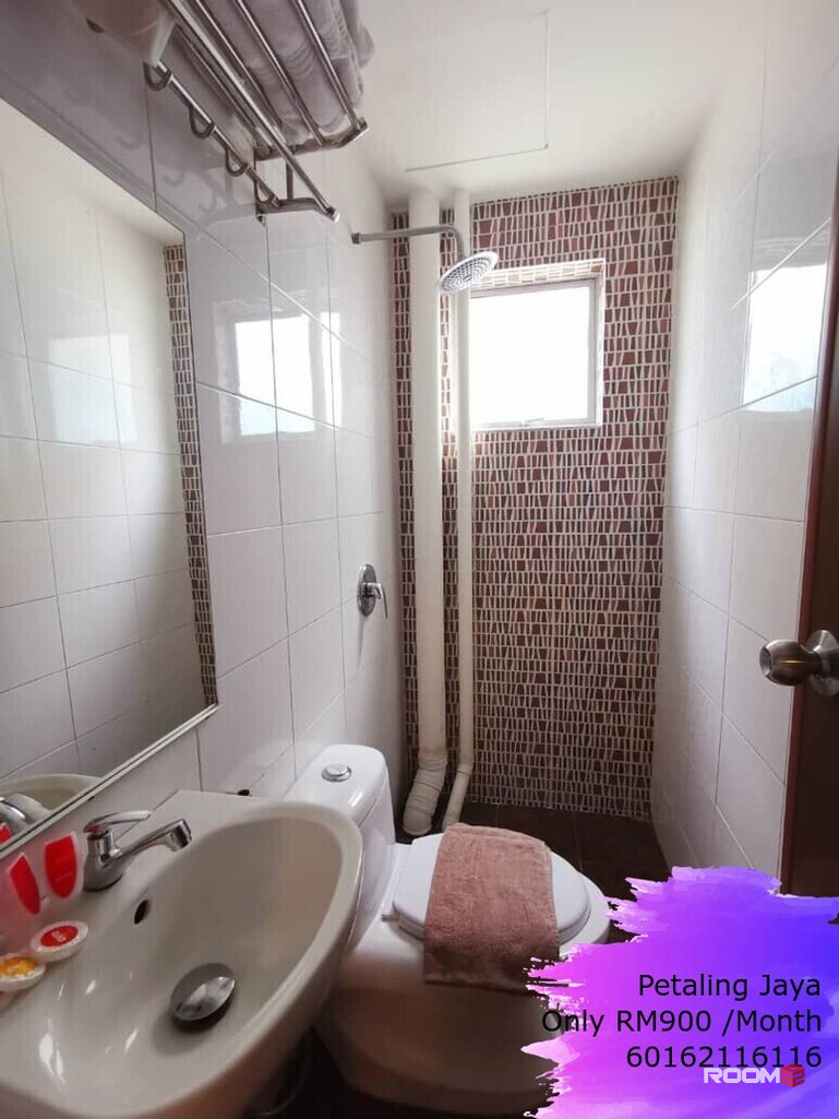 Zero Deposit Hotel Room Damansara Inn , King Size Bed Room