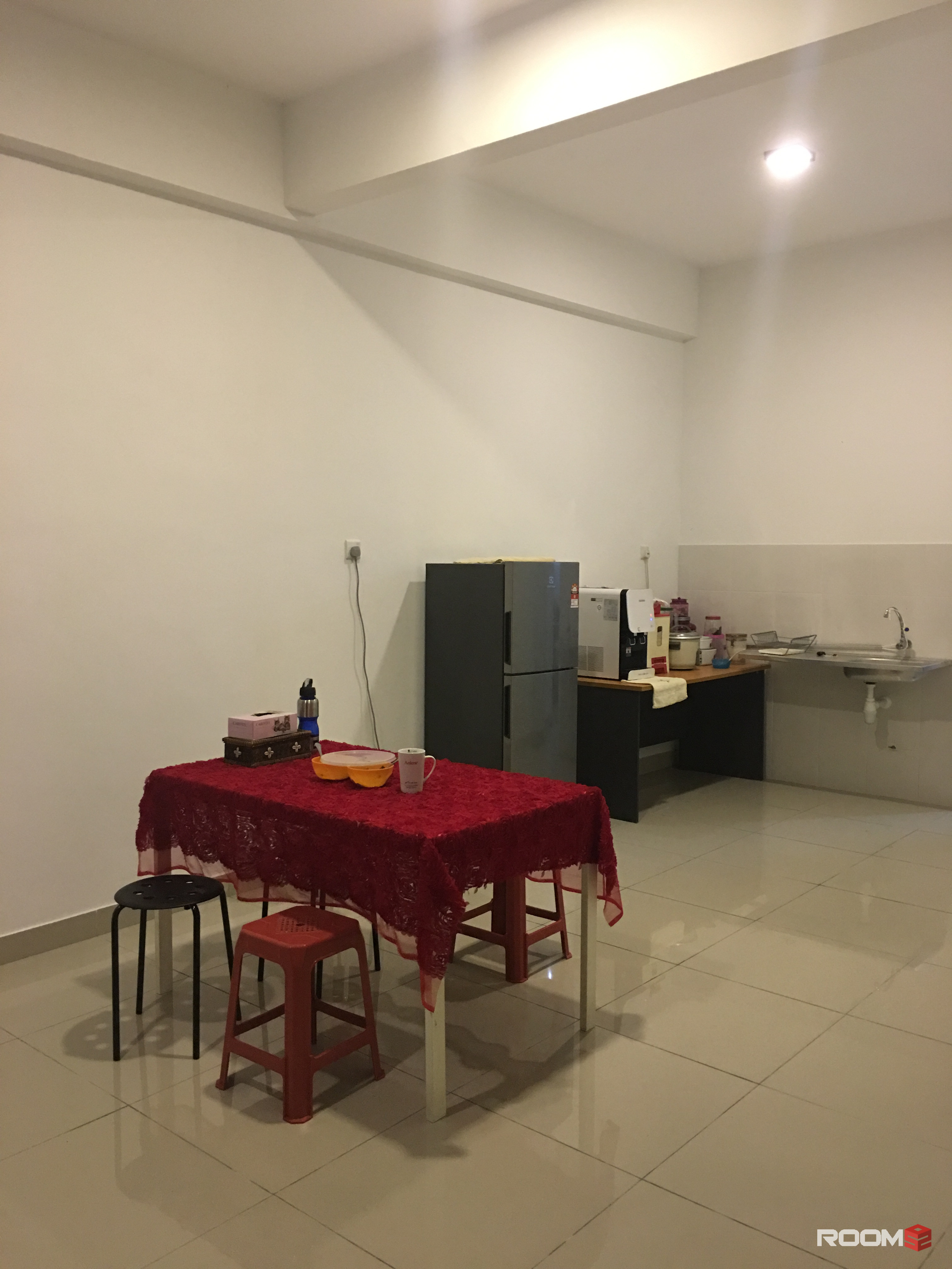 Middle Room at Puchong, Bilik Sewa Puchong [𝑷𝑹𝑰𝑽𝑨𝑪𝒀 😍, FREE Utility] Abadi Height, Kg Pulau Meranti, Bkt Puchong