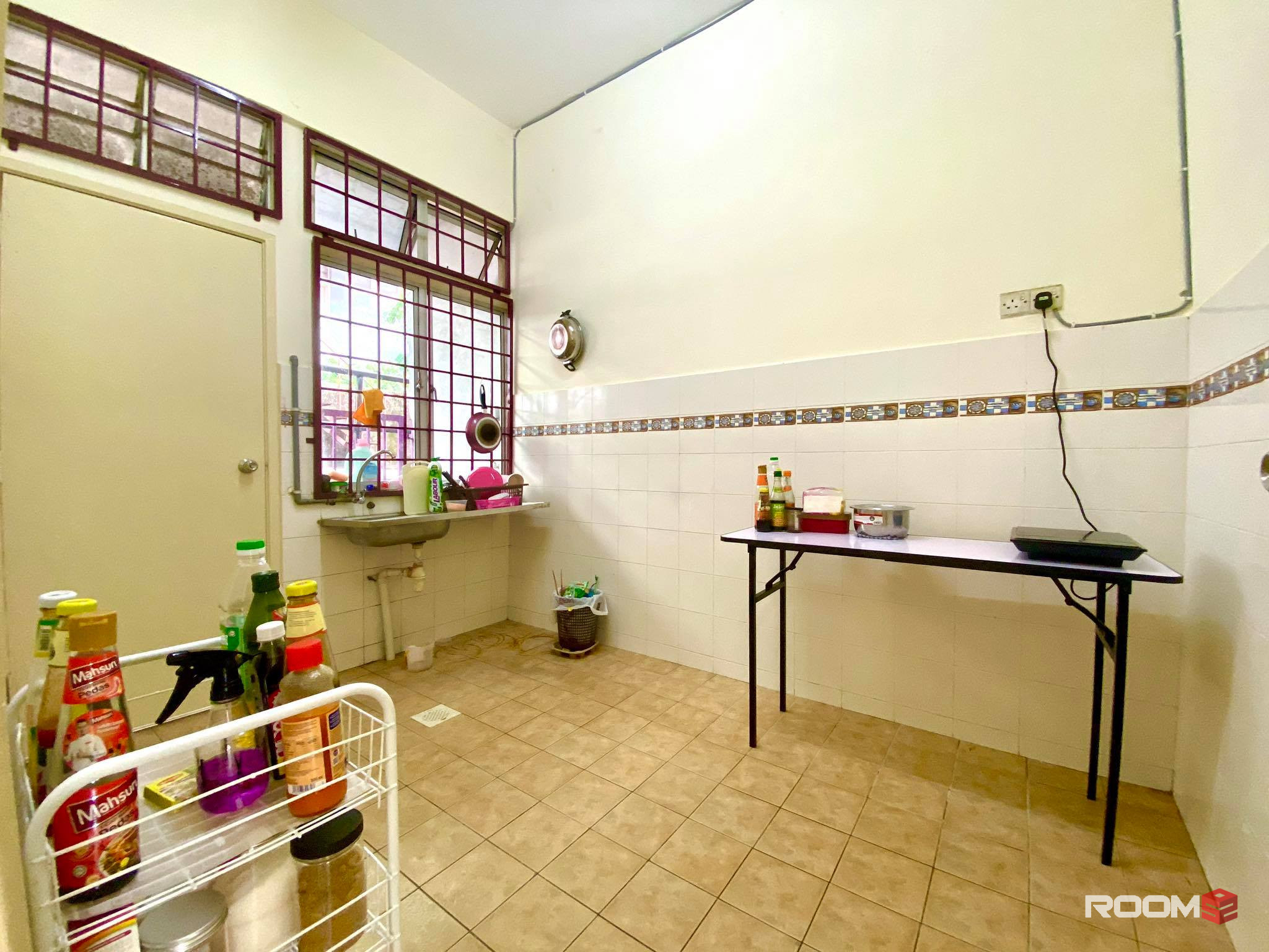 Middle room for rent at Seremban prefer  👩female, Bukit Chedang {Free Utility} KTM, Palm Mall, KPJ (Area, Landmark)