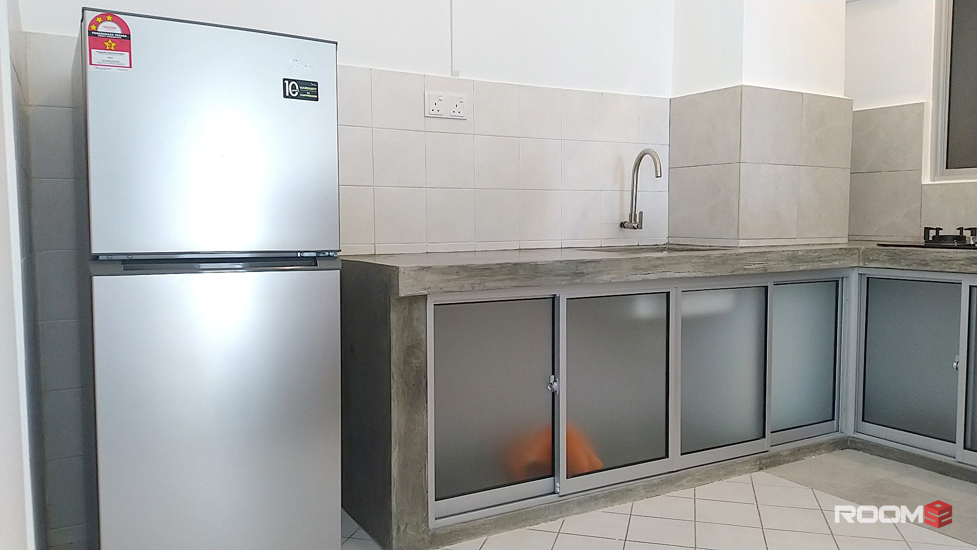 Near LRT Station - 8 min walk to Awan Besar LRT Station Mixed Gender Unit - Single Room For Rent Bukit Jalil (Chinese)