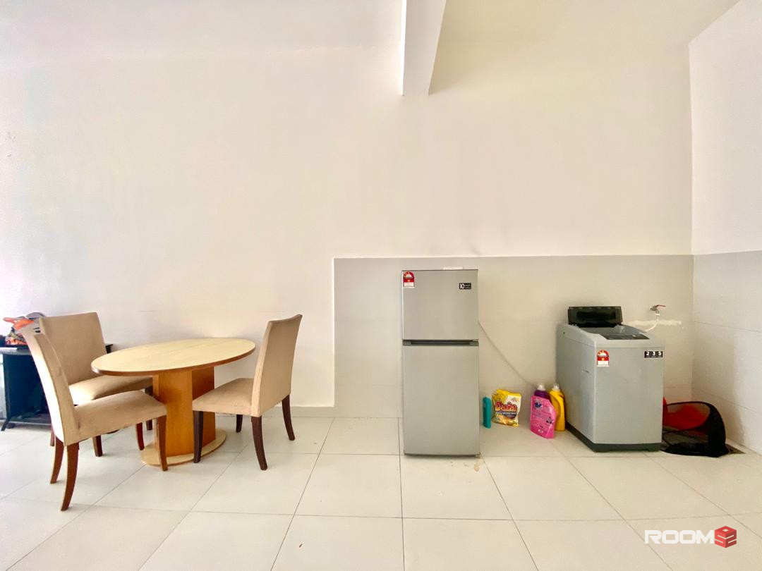 Middle Room at Bandar Mahkota Cheras, Cheras South [𝙵𝚁𝙴𝙴 𝚄𝚃𝙸𝙻𝙸𝚃𝚈] Bilik Sewa Cheras {Attach Toilet} Sunstone