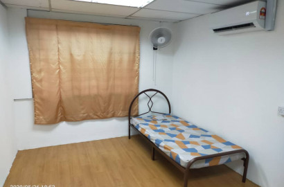 Middle Room For Rent in Jalan Kenari, Bandar Puchong Jaya Walking Distance to LRT Station