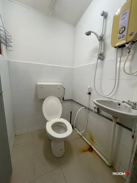🏠 Single room for rent at Bandar Kinrara Bk5 Puchong 🛏️ Make it emoji 🌟