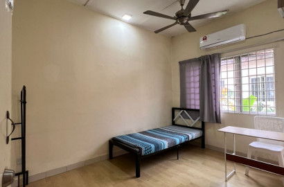 ✨Nice private middle room for rent at Kota Kemuning, 🚗5min drive to Gamuda Walk, Angerik, Columbia Asia Hospital