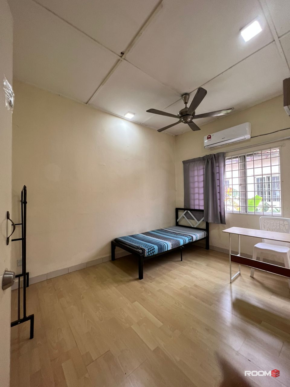 ✨Nice private middle room for rent at Kota Kemuning, 🚗5min drive to Gamuda Walk, Angerik, Columbia Asia Hospital
