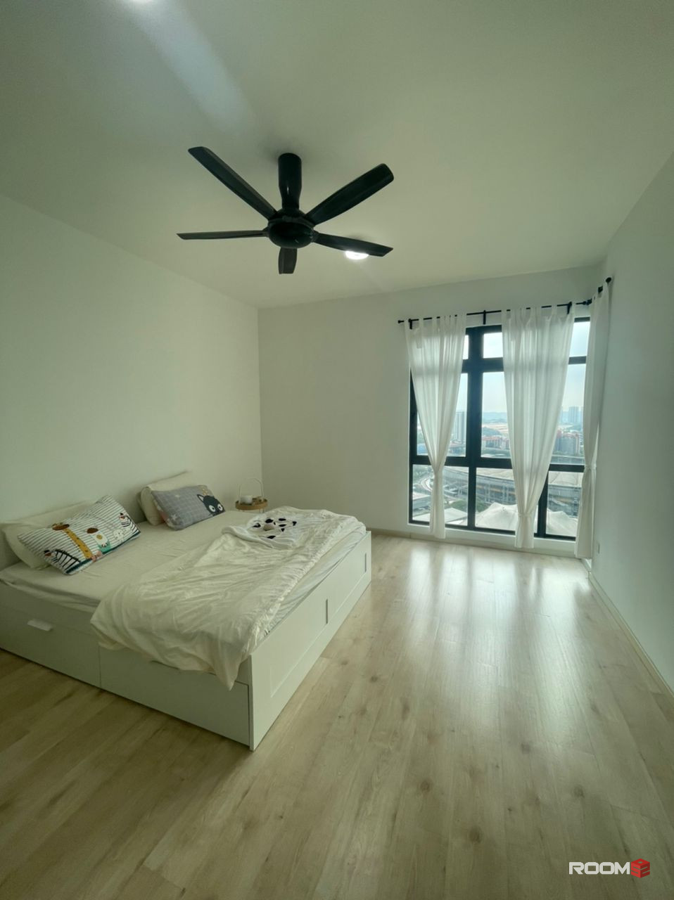 COZY Master Room for rent @ Parkhill Residence