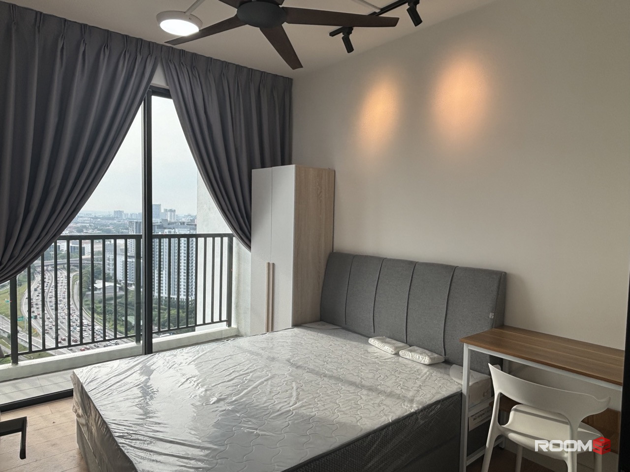 🔥EduMetro, USJ 1, Subang, NEW CONDO Medium Room🔥Fully Furnish NEW 10” Mattress Aircond Wardrobe Table Chair