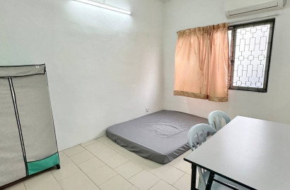 💠PJ SS2, Queenbed room with AC and furniture