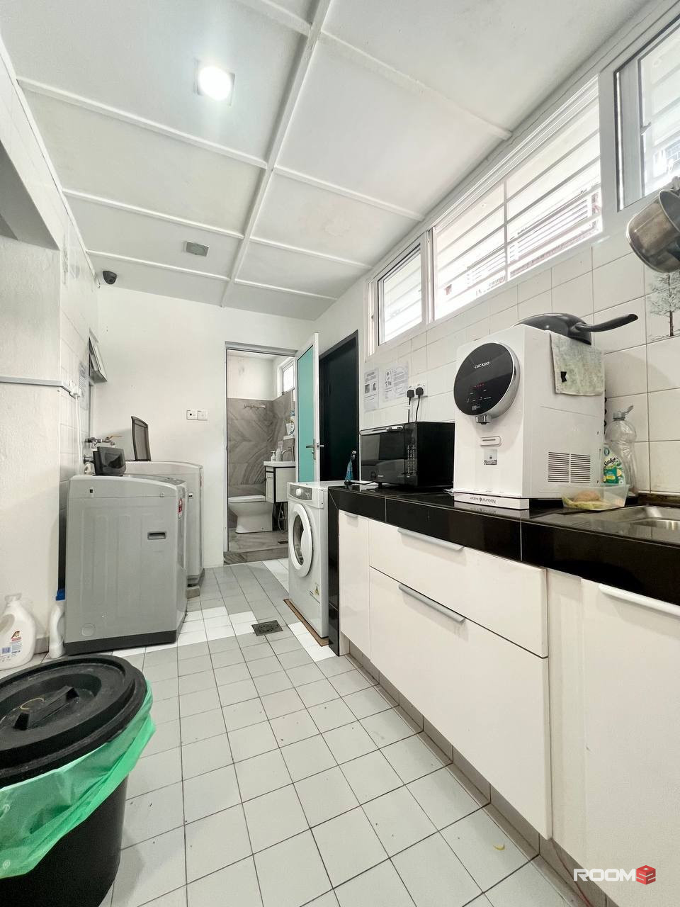 💥PJ SS2, Middle room with AC and furniture