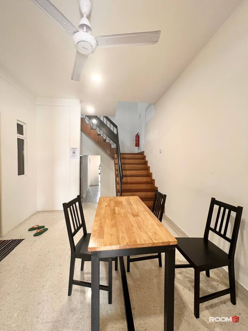 💥PJ SS2, Middle room with AC and furniture