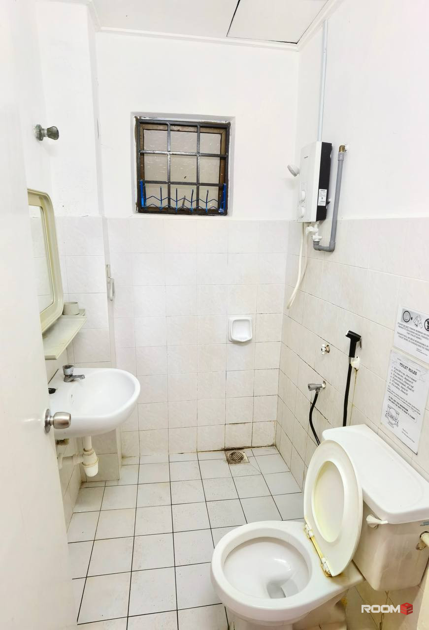 🚀PJ Bandar Utama, Middle room with AC and furniture