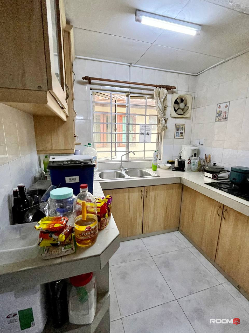 💥PJ Bandar Utama, Middle room with furniture RoomSOS