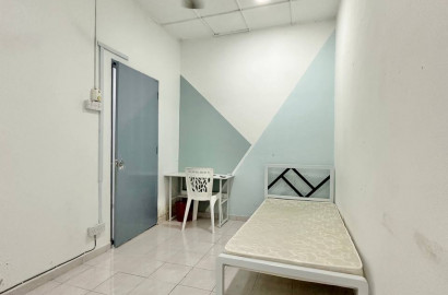 💥PJ SS2, Middle room with AC and furniture