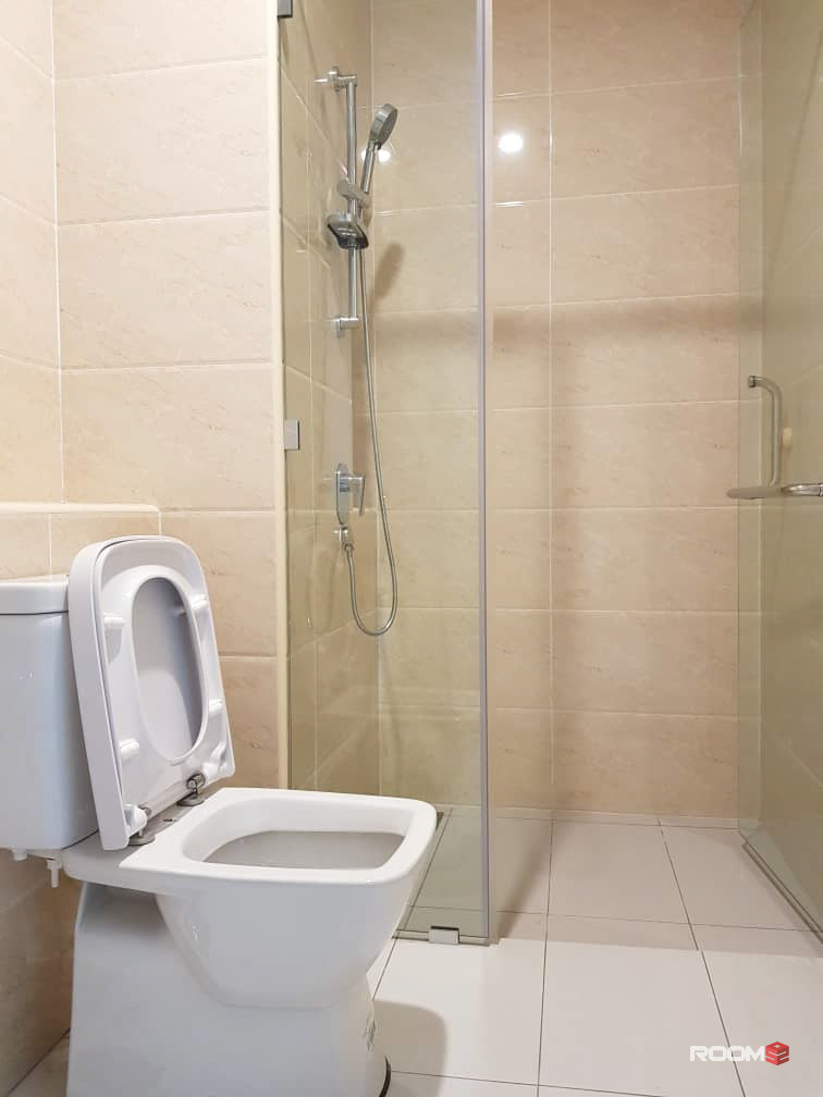One Station to TRX- Deluxe Single room w/ private shower room