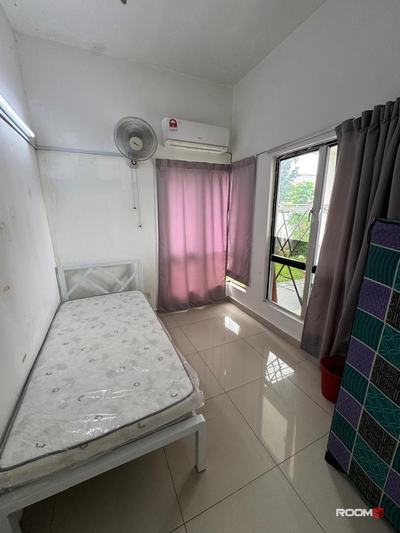 LOW LOW LOW DEPO | Single Room with window