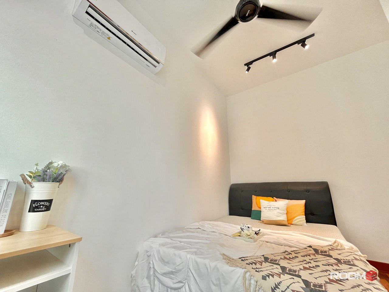 ? Need fastest WiFi? 🤯 Rent with us! We provide you FREE 500mbps WiFi 👏🏼 Middle room for rent at Petaling Jaya