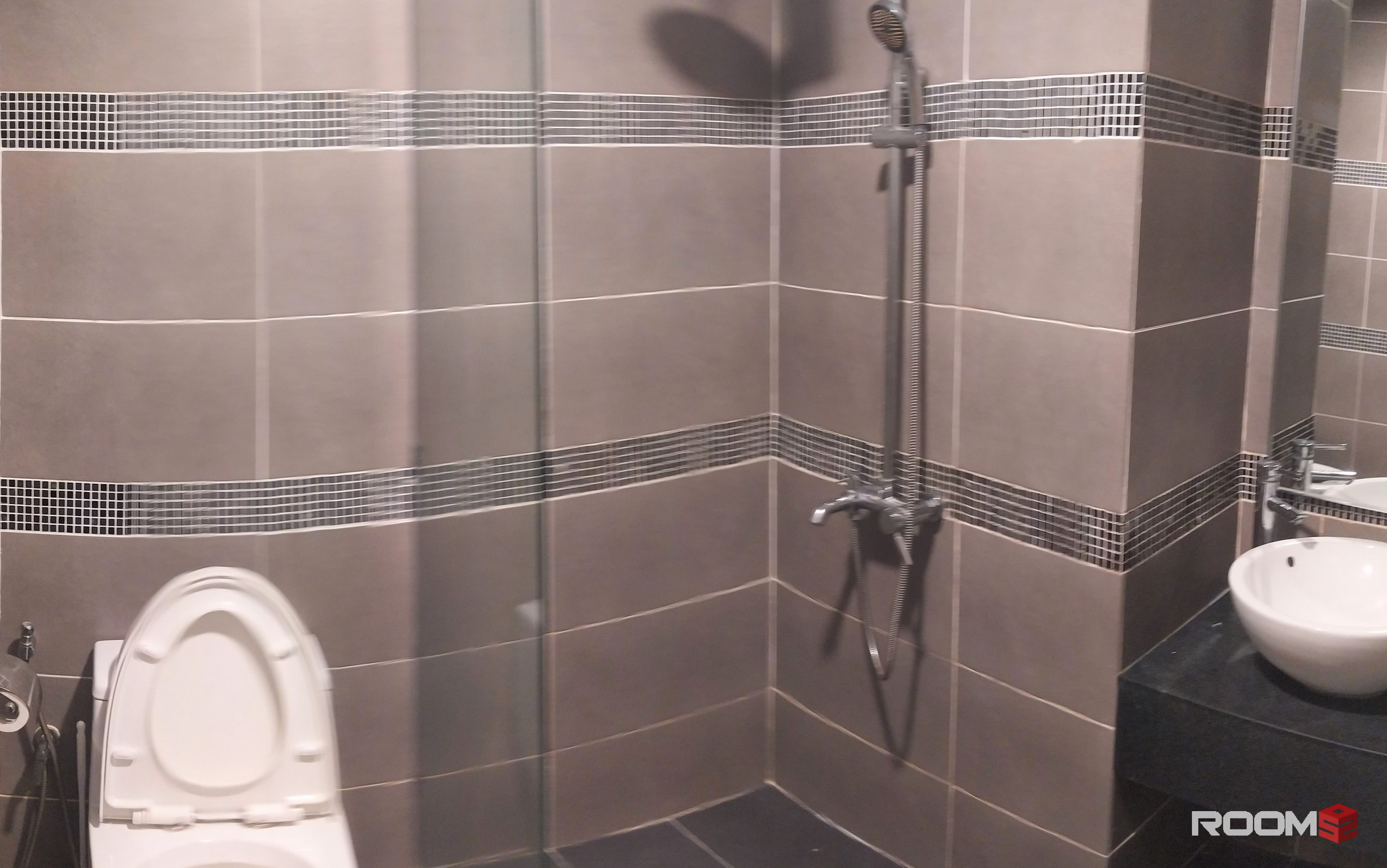 Master Room For Rent at D'Latour 5 mins Walk to Taylor's University