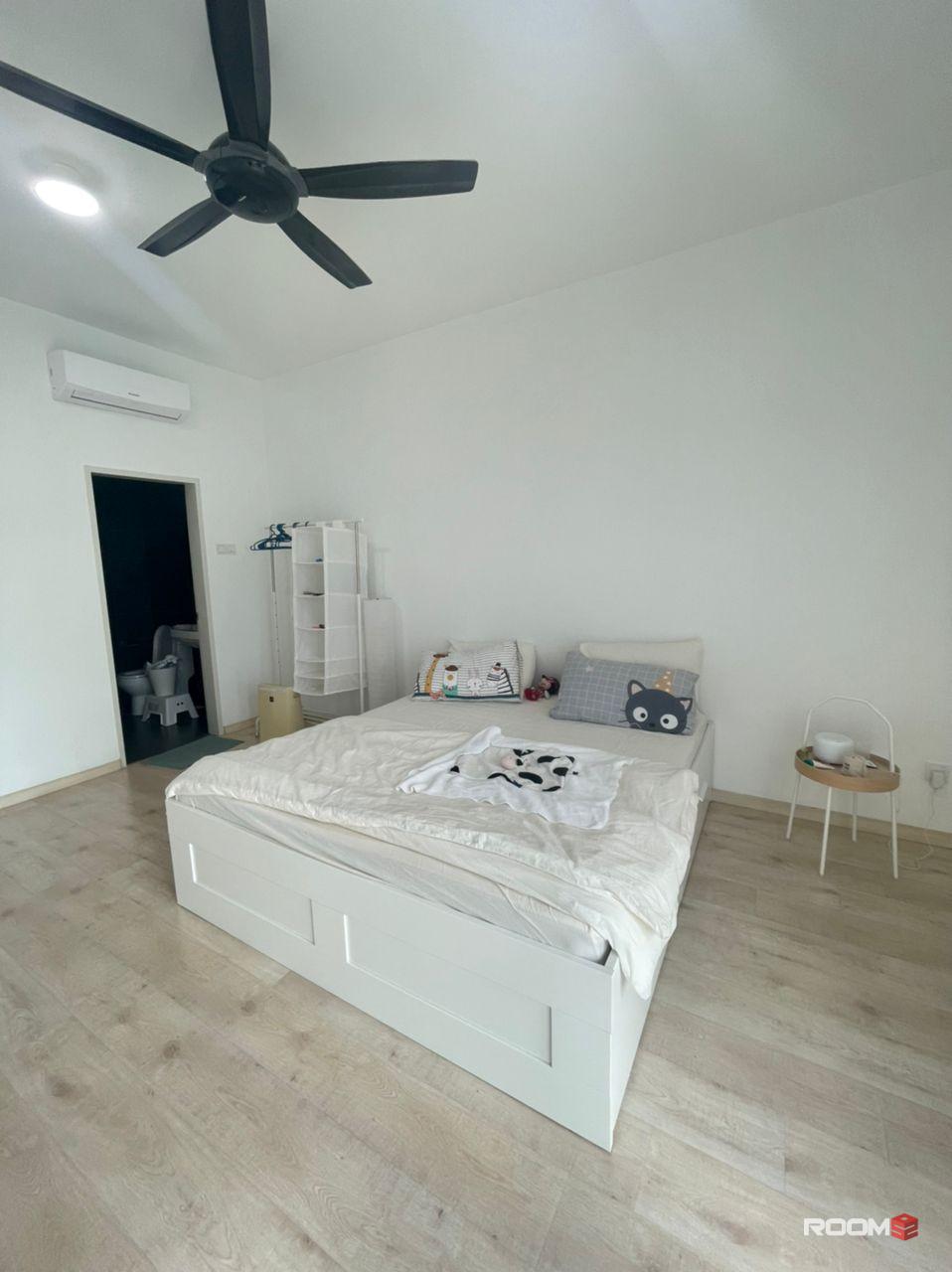 COZY Master Room for rent @ Parkhill Residence
