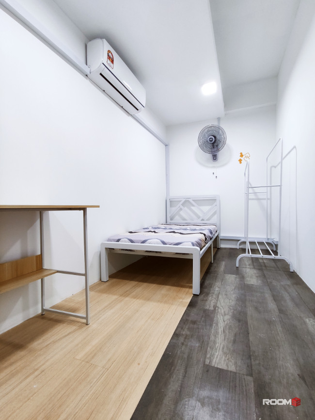 One Month Deposit! Room in Jalan Kenari, Bandar Puchong Jaya walking distance to mall, LRT Station