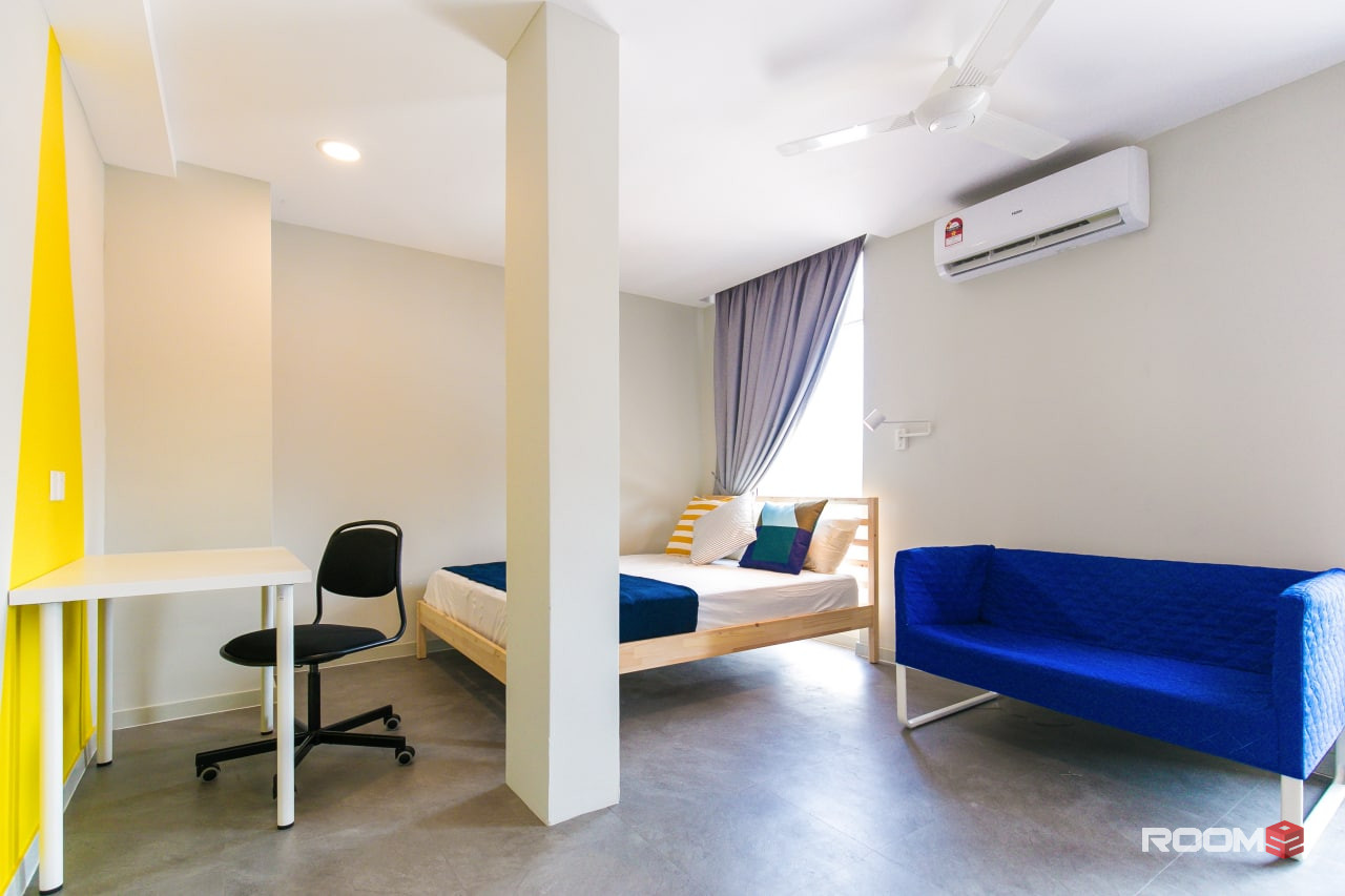 😍Spacious room near bus stop (route 421 - Bukit Bintang Line) , perfect for students or professionals! 💼📚