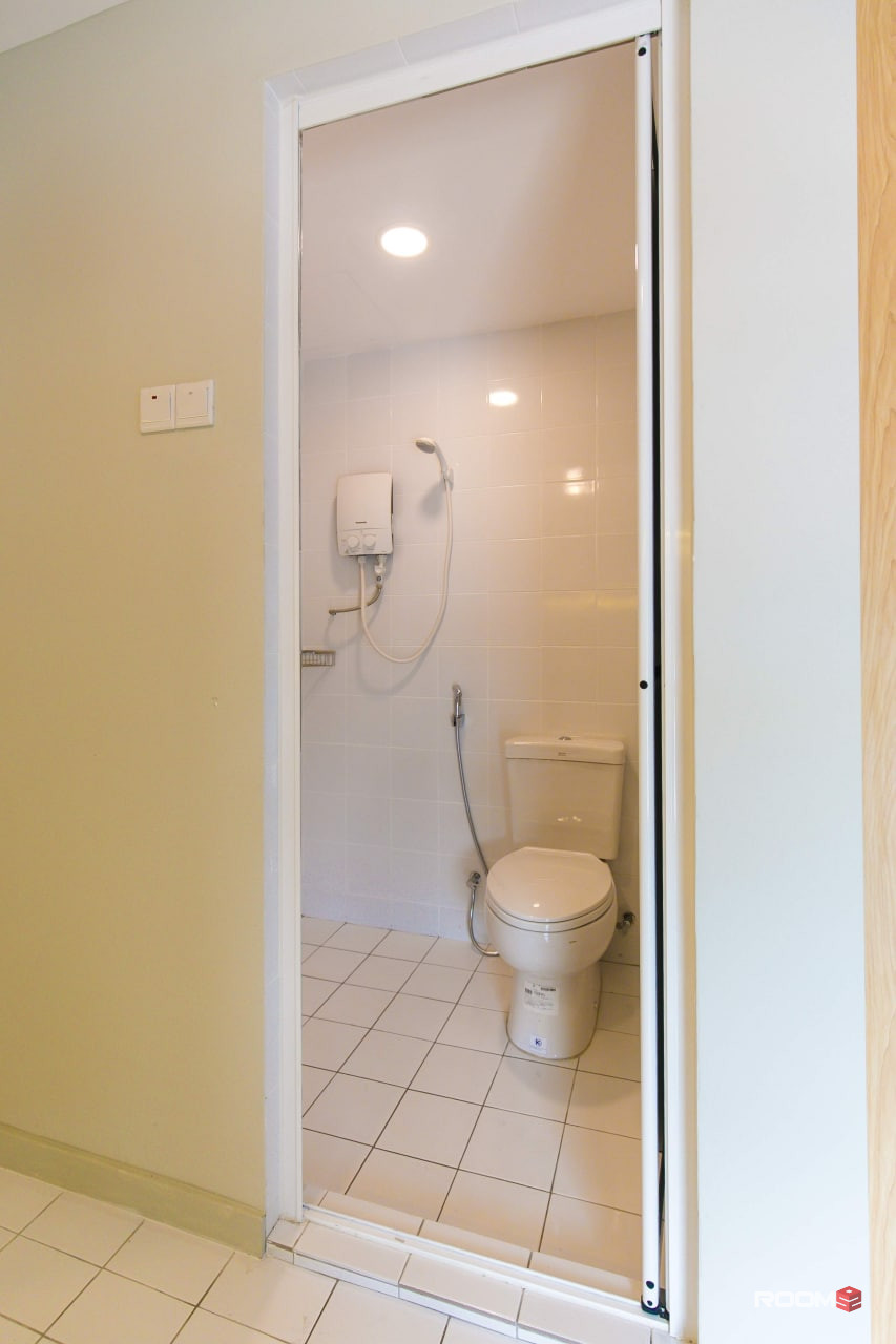Rent a room near bus stop (route 421 - Bukit Bintang Line) 🚶‍♀️and save time on your daily commute! ⏰⏳