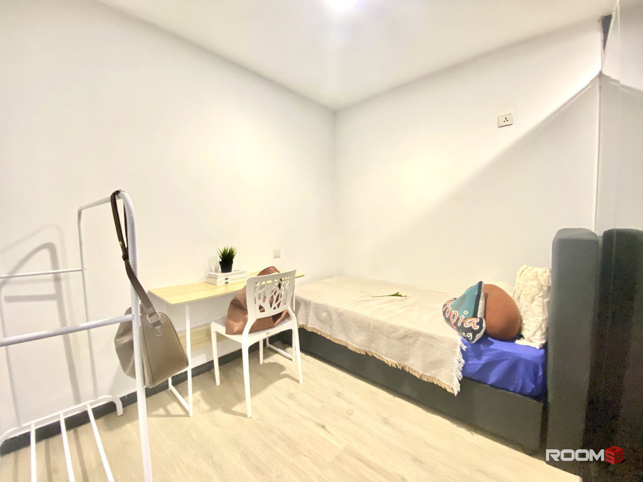 Near LRT Kelana Jaya KJ24 🏙️🚝 Single Room for Rent At SS4 No Deposit Needed ❤️