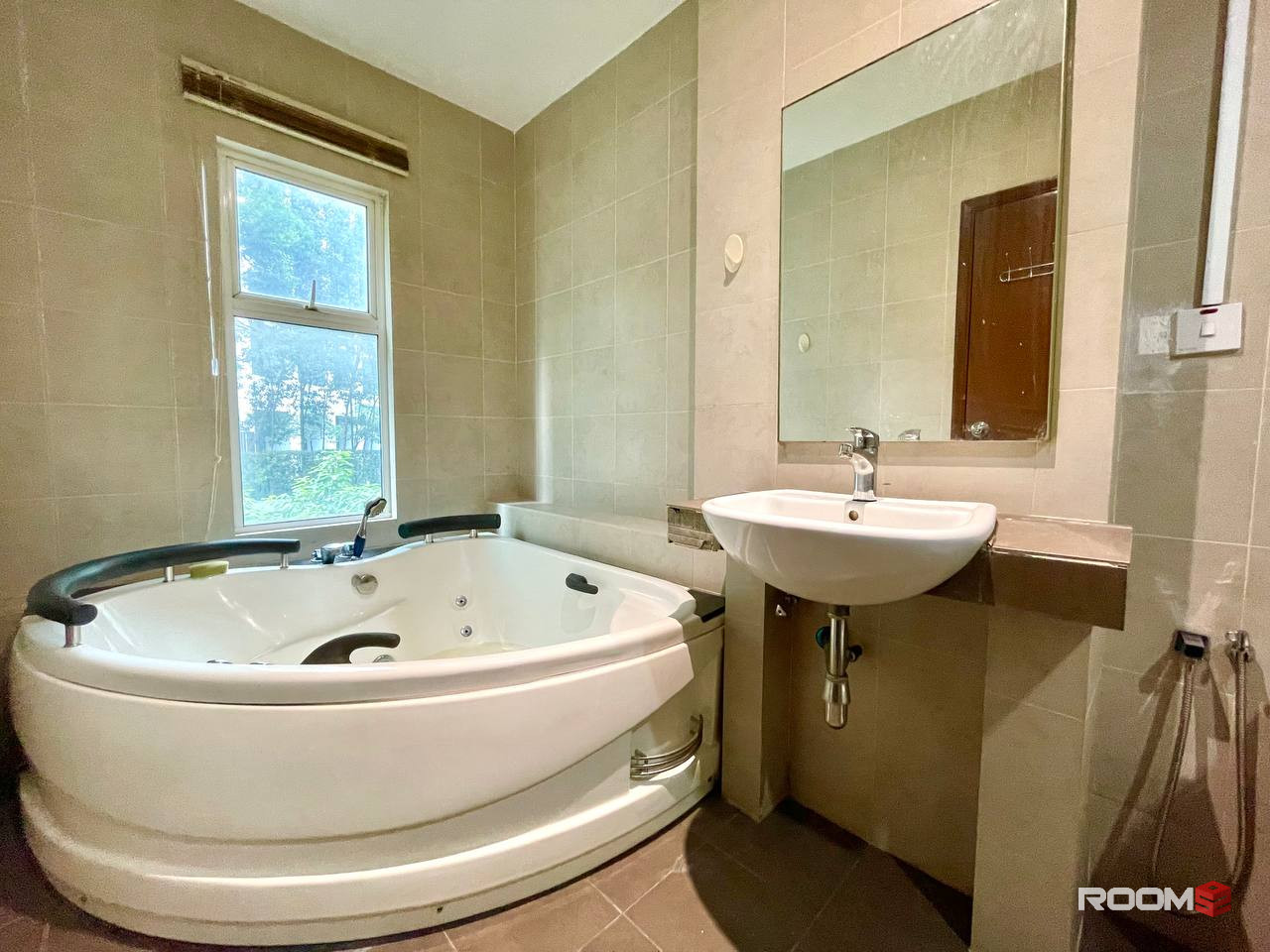 Rent The Right Stay With Us 👍🏻 ⚠️ ZERO Deposit & Fully Furnished 😍 In KLCC Area 🤩 1 Room LEFT ‼️