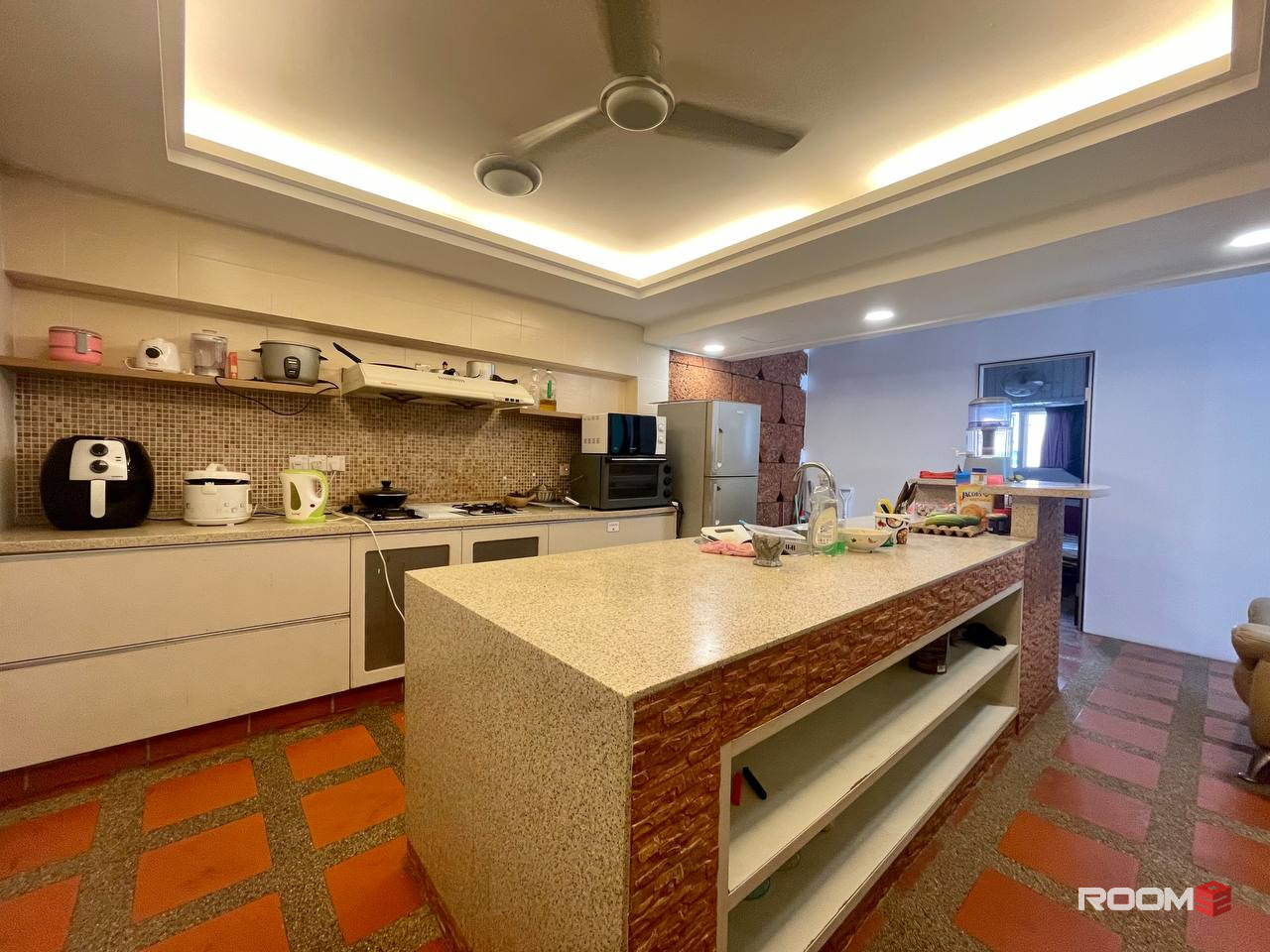 Want To Rent Room In KLCC Area? 👭 With NO Deposit? 🚄🚌 At Desa Kudalari, KLCC 😍 Near To LRT Ampang Park 🚄